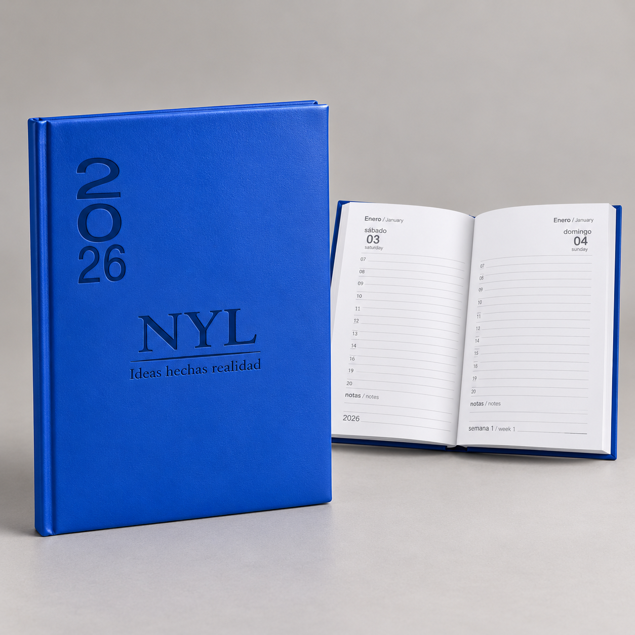Agenda diaria 2026 azul personalizada con grabado NYL
